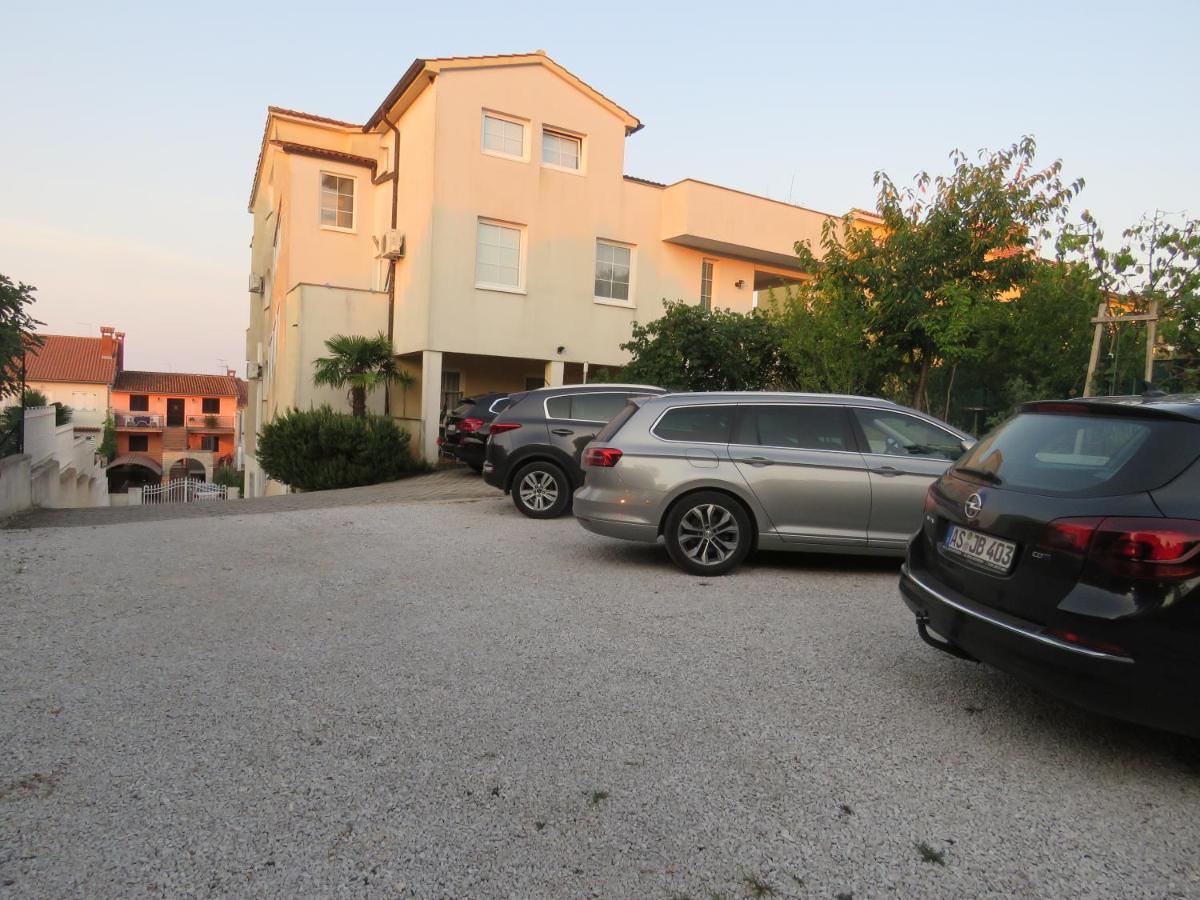 Apartments Villa Urbajs Vrsar Exterior photo